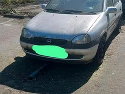 Grau Gebraucht 1997 Opel Corsa Kleinwagen | 800 € (Fairer Preis)