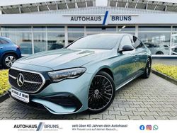 Verdesilber metallic (metallic) Gebraucht 2023 Mercedes E220 AMG Limousine | 59.990 €