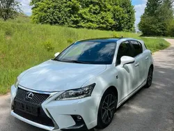 Lexus CT200h