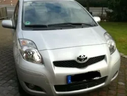 Silber Gebraucht 2010 Toyota Yaris Sol Kleinwagen | 5.200 € (Fairer Preis)