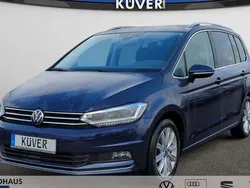 Blau Gebraucht 2024 VW Touran Highline Van / Kleinbus | 34.850 € (Fairer Preis)