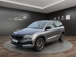 Graphitegrau metallic Gebraucht 2024 Skoda Karoq SportLine SUV | 33.970 € (Fairer Preis)