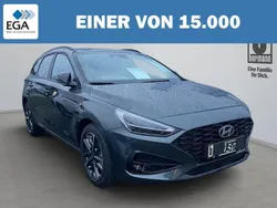 Grün metallic Gebraucht 2024 Hyundai i30 Advantage Kombi | 28.990 €