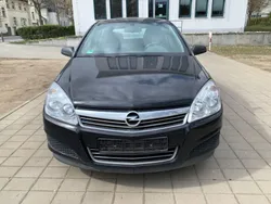 Schwarz Gebraucht 2009 Opel Astra Selection Limousine | 1.599 € (Superpreis)