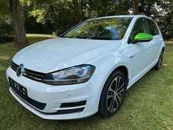 Weiß Gebraucht 2015 VW Golf VII LOUNGE Limousine | 10.499 € (Guter Preis)