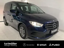 Blau Gebraucht 2023 Mercedes T180 Style Van / Kleinbus | 26.490 € (Guter Preis)