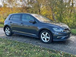 Grau Gebraucht 2017 VW Golf VII Comfortline Limousine | 12.850 € (Fairer Preis)