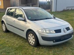 Silber Gebraucht 2003 Renault Mégane II Authentique Limousine | 1.900 € (Etwas zu teuer)