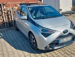 Silber Gebraucht 2018 Toyota Aygo x-sky Kleinwagen | 10.850 € (Fairer Preis)