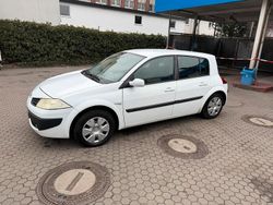 Weiß Gebraucht 2006 Renault Mégane II Kleinwagen | 1.200 € (Guter Preis)