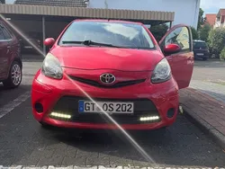 Rot Gebraucht 2013 Toyota Aygo Kleinwagen | 4.999 € (Fairer Preis)