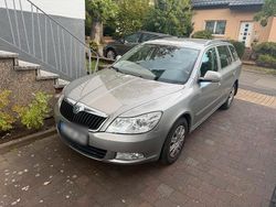 Gold Gebraucht 2010 Skoda Octavia Kombi | 3.700 € (Teuer)