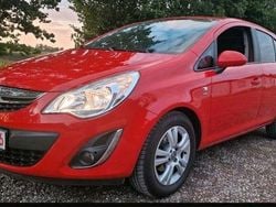 Rot Gebraucht 2011 Opel Corsa Kleinwagen | 4.799 €