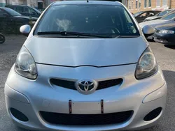Silber Gebraucht 2011 Toyota Aygo Kleinwagen | 6.500 € (Etwas zu teuer)