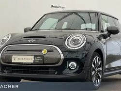 Enigmatic black metallic Gebraucht 2021 Mini Cooper SE Kleinwagen | 17.990 € (Fairer Preis)