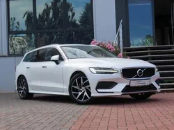 Weiß Gebraucht 2018 Volvo V60 Momentum Kombi | 21.900 € (Teuer)