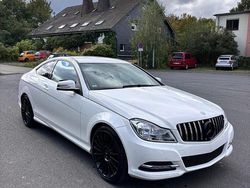 Weiß Gebraucht 2012 Mercedes C180 AMG line Coupé | 11.300 €