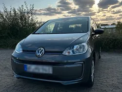 Grau Gebraucht 2022 VW e-up! Kleinwagen | 17.490 € (Etwas zu teuer)