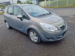 Braun Gebraucht 2011 Opel Meriva Design Edition Van / Kleinbus | 4.980 € (Fairer Preis)