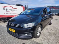 Schwarz Gebraucht 2017 VW Touran Highline Van / Kleinbus | 9.376 €