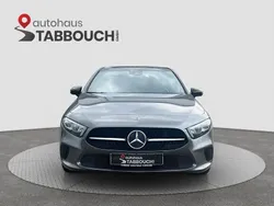 Grau Gebraucht 2018 Mercedes A200 Limousine | 18.999 € (Etwas zu teuer)