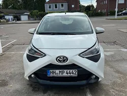 Weiß Gebraucht 2021 Toyota Aygo Business Edition Kleinwagen | 6.900 € (Guter Preis)