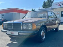 Goldbraun Gebraucht 1982 Mercedes 200 Limousine | 8.999 €