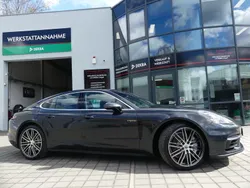 Porsche Panamera 4