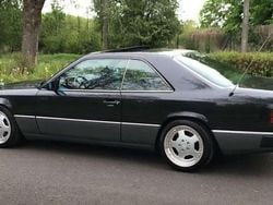 Schwarz Gebraucht 1990 Mercedes 300 Coupé | 12.000 €
