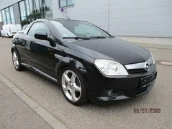Schwarz Gebraucht 2005 Opel Tigra Cosmo Cabrio | 2.850 € (Etwas zu teuer)