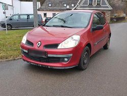 Rot Gebraucht 2005 Renault Clio III Kleinwagen | 1.550 € (Guter Preis)