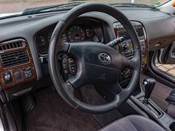 Silber Gebraucht 2004 Toyota Avensis Sol Limousine | 4.500 € (Fairer Preis)