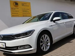 Weiß Gebraucht 2018 VW Passat Highline Kombi | 24.550 € (Fairer Preis)