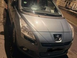 Blau Gebraucht 2009 Peugeot 5008 Van / Kleinbus | 3.500 € (Etwas zu teuer)