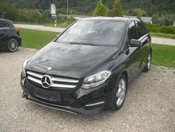 Schwarz Gebraucht 2015 Mercedes B200 Van / Kleinbus | 12.200 € (Guter Preis)