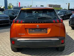Orange Gebraucht 2022 Peugeot e-2008 Active SUV | 17.049 € (Guter Preis)