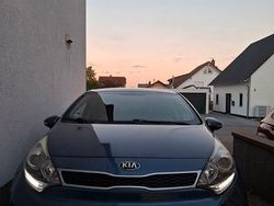 Blau Gebraucht 2015 Kia Rio Spirit Limousine | 8.400 € (Fairer Preis)