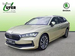 Ice tea gelb metallic Gebraucht 2024 Skoda Superb LAURIN & KLEMENT Kombi | 44.990 €