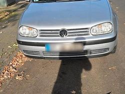 Silber Gebraucht 2001 VW Golf IV Kleinwagen | 2.600 € (Fairer Preis)