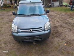 Grau Gebraucht 2007 Citroën Berlingo Van / Kleinbus | 2.150 € (Fairer Preis)