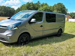 Grau Gebraucht 2018 Opel Vivaro Van | 21.000 €
