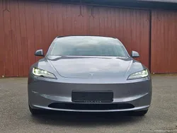 Silber Gebraucht 2024 Tesla Model 3 Long Range Limousine | 47.993 €