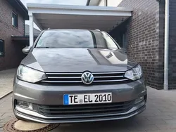 Grau Gebraucht 2016 VW Touran Van / Kleinbus | 11.399 € (Teuer)