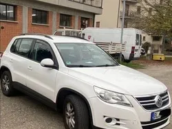 Weiß Gebraucht 2010 VW Tiguan Sportline SUV | 6.200 € (Etwas zu teuer)