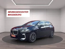 Black sapphire metallic Gebraucht 2024 BMW 218 Active Tourer M Sport Van / Kleinbus | 30.980 € (Guter Preis)
