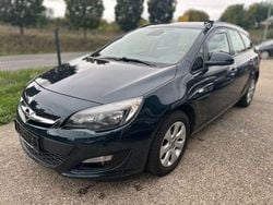 Grün Gebraucht 2015 Opel Astra Limousine | 8.450 € (Guter Preis)