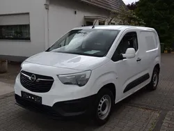 Weiß Gebraucht 2020 Opel Combo Edition Van / Kleinbus | 9.590 € (Fairer Preis)