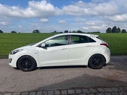 Weiß Gebraucht 2015 Hyundai i30 Trend Limousine | 5.150 € (Fairer Preis)