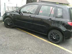 Schwarz Gebraucht 2004 Mazda 2 Limousine | 500 € (Guter Preis)