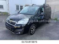 Schwarz Gebraucht 2017 Peugeot Partner Tepee Allure Van / Kleinbus | 9.800 € (Fairer Preis)